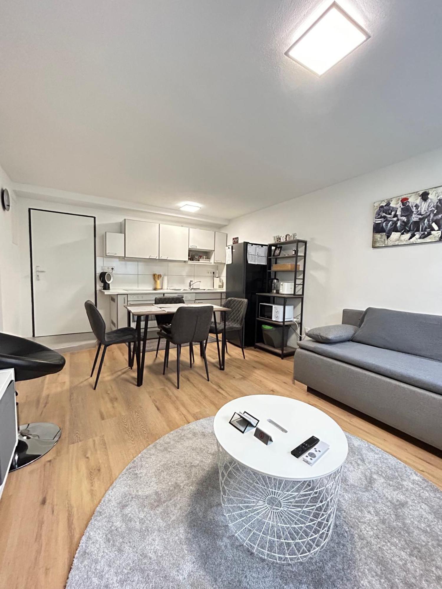 Appartement Souterrainwohnung - *